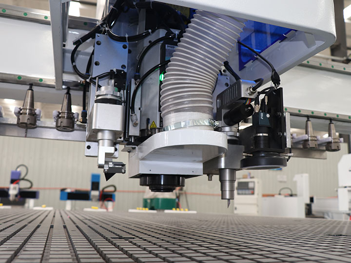 2025年最佳自動換刀數(shù)控雕刻機(jī)與振動刀切割機(jī)