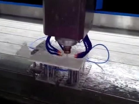 石材自動換刀數控雕刻機，用于臺面切割、邊緣拋光