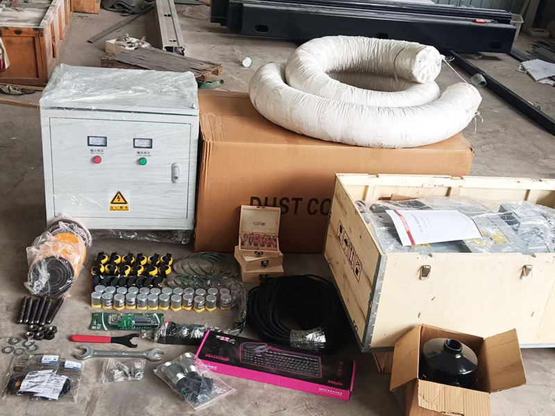 工具箱 4x8 多主軸數(shù)控雕刻機(jī) 工具箱 4x8 多主軸數(shù)控雕刻機(jī)