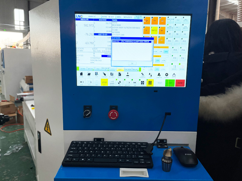 4x8直排式自動(dòng)換刀數(shù)控木工雕刻機(jī)特價(jià)出售