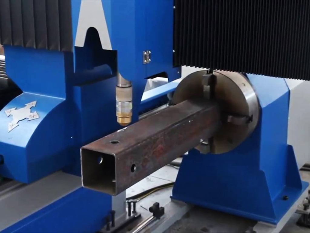 自動(dòng)等離子切割工作臺(tái)切割方形金屬管