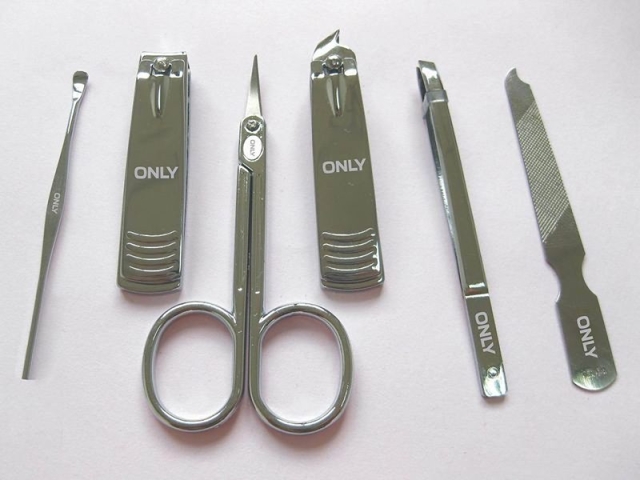 適用于金屬標(biāo)牌、工藝品、藝術(shù)品、工具的光纖激光雕刻機(jī)