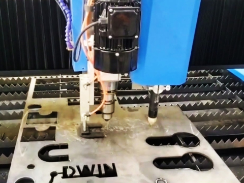 高速數(shù)控金屬板材切割等離子工作臺(tái)