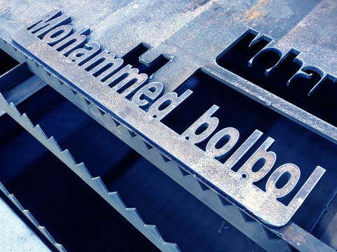 工業數控等離子切割工作臺，配備 Hypertherm 等離子切割機